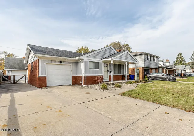 Single family home for sale at 6137 Foth Dr, Toledo, OH 43613 | MLS# 10015308