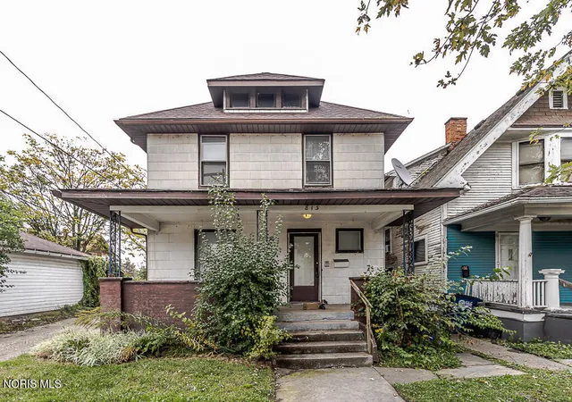 Photo 1 of Single family home for sale at 815 Dunwood Ct, Toledo, OH 43609 | MLS# 10015285 | Listing updated on 2026-10-28