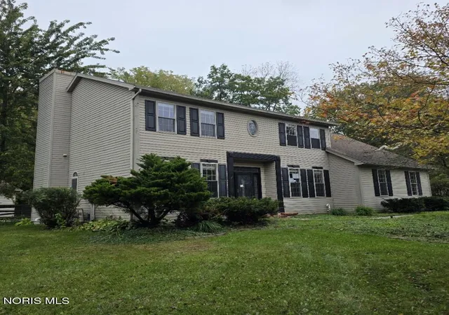 Single family home for sale at 1933 Winesap Dr, Holland, OH 43528 | MLS# 10015314