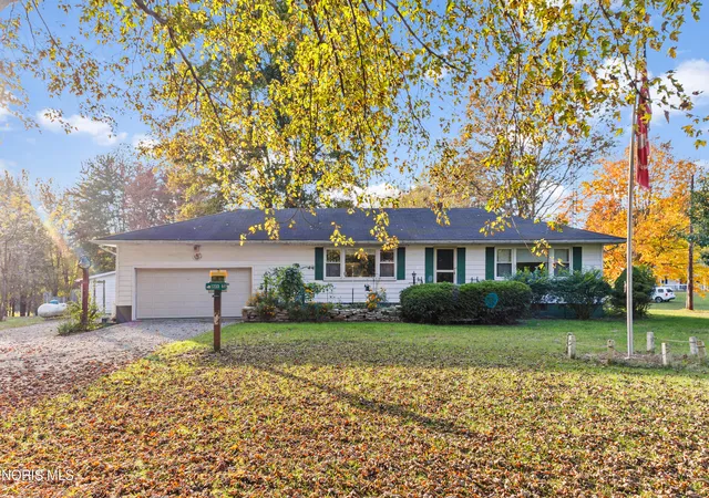 Photo 1 of Single family home for sale at 1733 County Rd 4 1, Swanton, OH 43558 | MLS# 10015323 | Listing updated on 2026-10-30