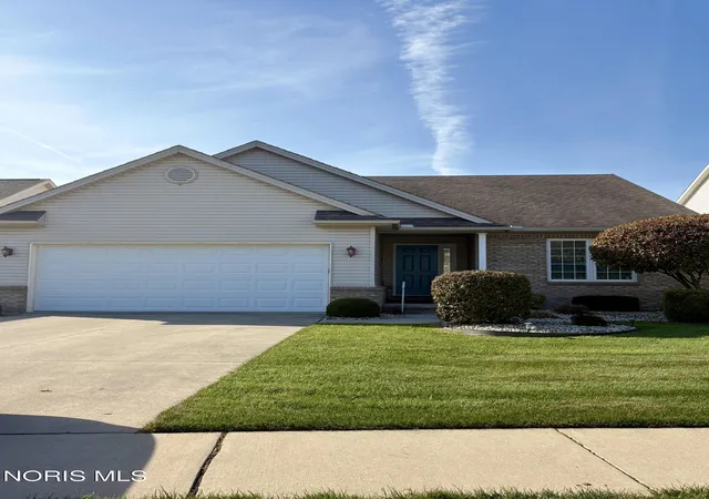 Single family home for sale at 625 Meadowchase Ln, Toledo, OH 43615 | MLS# 10015393