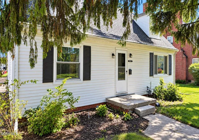 Single family home for sale at 1914 Shenandoah Rd, Toledo, OH 43607 | MLS# 10015329