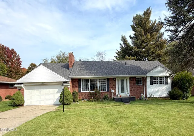 Single family home for sale at 2043 Green Valley Dr, Toledo, OH 43614 | MLS# 10015336