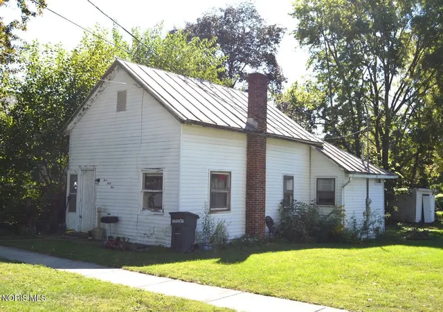Single family home for sale at 441 Howard St, Findlay, OH 45840 | MLS# 10015388