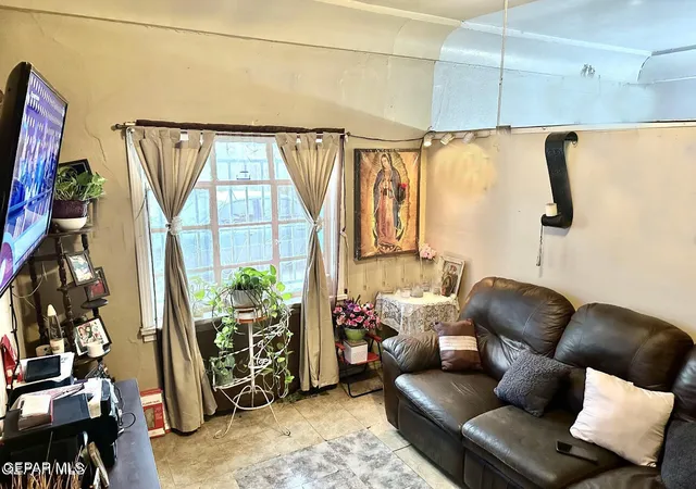 2nd image of 2928 E San Antonio Ave, El Paso, TX 79905 | MLS# 898111