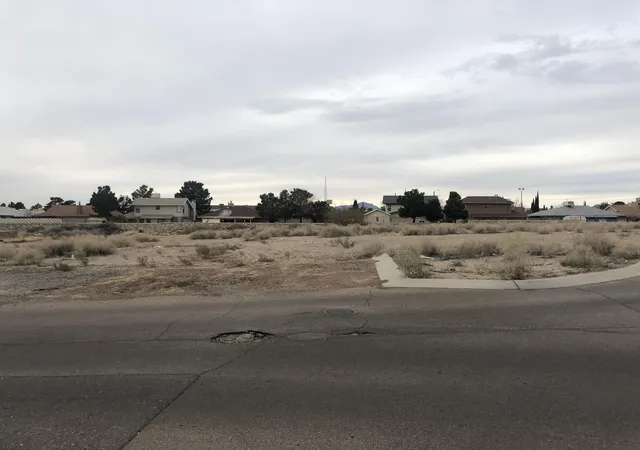 Photo 4 of Sale Pending at 1533 N Zaragoza Rd, El Paso, TX 79936 | MLS# 913205 | Listing updated on 2026-08-24