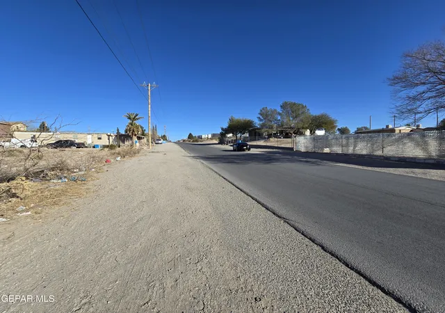 Photo 3 of Sale Pending at 12927 Harnose Dr, El Paso, TX 79928 | MLS# 915247 | Listing updated on 2026-09-17