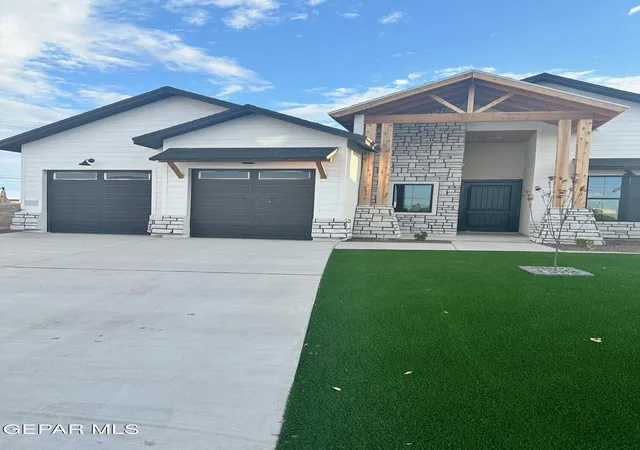 Photo 3 of Single family home for sale at 300 Emerald Earth Ln, Horizon City, TX 79928 | MLS# 929349 | Listing updated on 2026-08-25