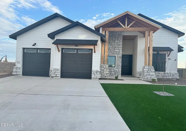 Photo 3 of Single family home for sale at 300 Emerald Earth Ln, Horizon City, TX 79928 | MLS# 929349 | Listing updated on 2026-08-25