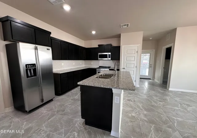Photo 3 of Single family home for sale at 729 Paseo Del Agua St, Horizon City, TX 79928 | MLS# 931500 | Listing updated on 2026-06-18