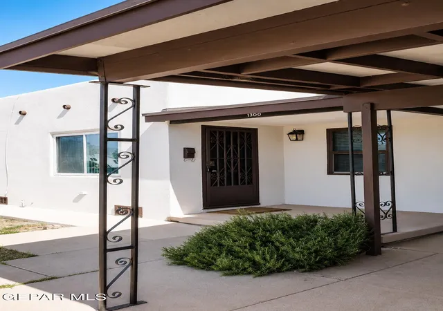 Photo 2 of Sale Pending at 408 Barcelona Dr, El Paso, TX 79905 | MLS# 939097 | Listing updated on 2026-09-18