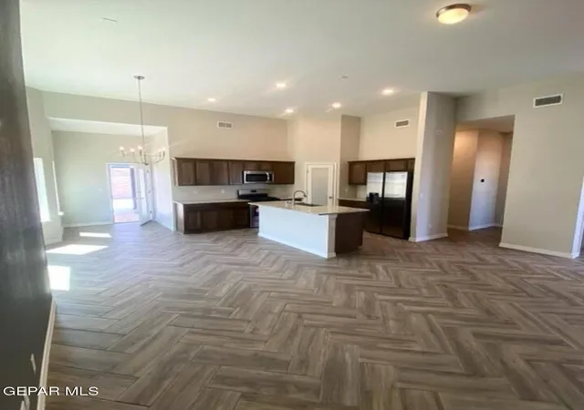 Photo 3 of Single family home for sale at 6039 Summer Ridge St, Sunland Park, NM 88008 | MLS# 935102 | Listing updated on 2026-09-02