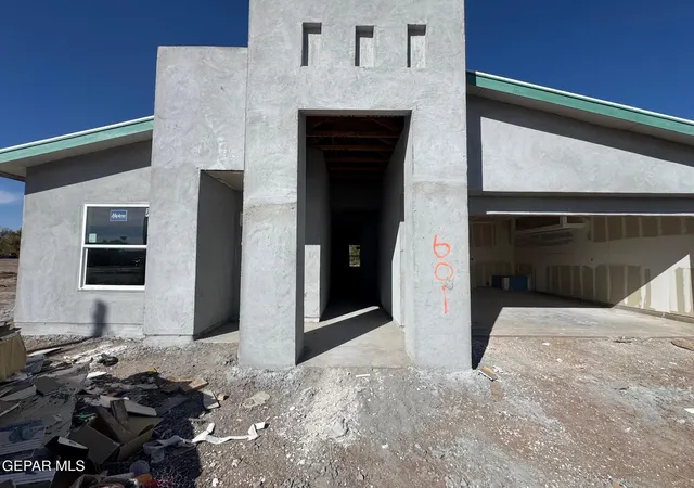 Photo 2 of Sale Pending at 601 Harvest Grv Ln, El Paso, TX 79927 | MLS# 935874 | Listing updated on 2026-07-20
