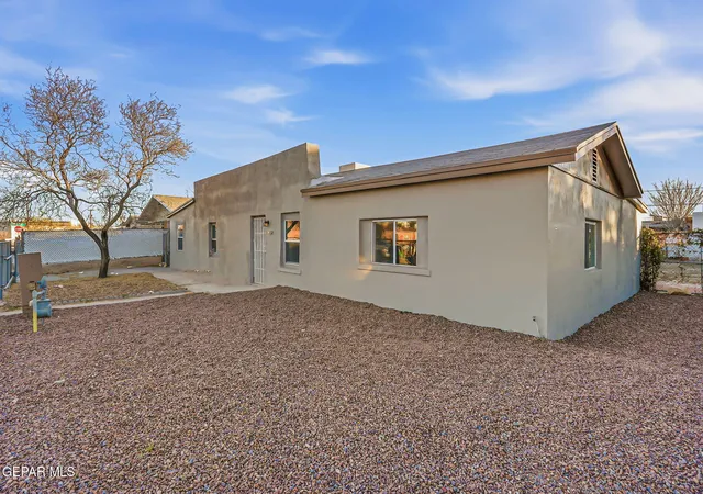 Photo 3 of Sale Pending at 6716 Esteban Ln, El Paso, TX 79905 | MLS# 936808 | Listing updated on 2026-10-26