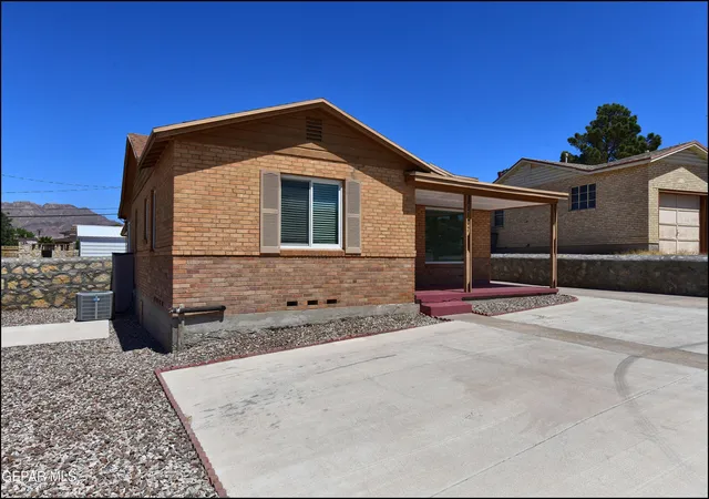 Photo 3 of Single family home for sale at 5107 Raymond Jays Rd, El Paso, TX 79903 | MLS# 937017 | Listing updated on 2026-07-29