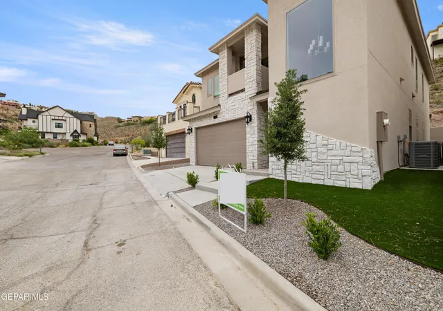 Photo 4 of Single family home for sale at 232 Canyon Ter Dr, El Paso, TX 79902 | MLS# 938223 | Listing updated on 2026-07-16