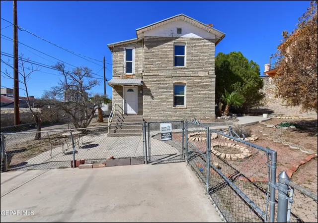 Photo 2 of Single family home for sale at 1609 Georgia Pl, El Paso, TX 79902 | MLS# 938529 | Listing updated on 2026-08-02