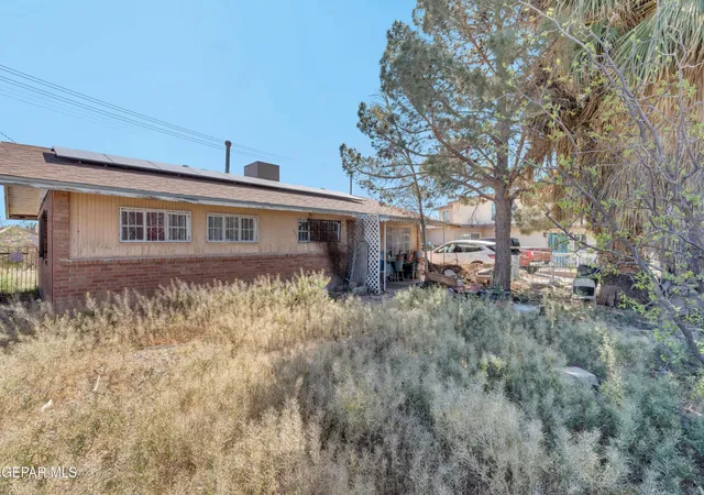 Photo 3 of Sale Pending at 306 Cadwallader Dr, El Paso, TX 79915 | MLS# 943061 | Listing updated on 2026-09-04