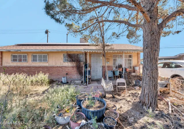 Photo 4 of Sale Pending at 306 Cadwallader Dr, El Paso, TX 79915 | MLS# 943061 | Listing updated on 2026-09-04