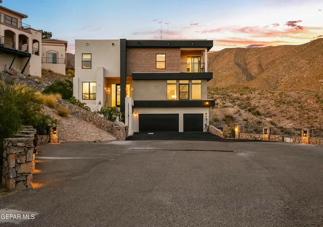 Photo 1 of Single family home for sale at 10 Bronze Crst Ln, El Paso, TX 79902 | MLS# 942374 | Listing updated on 2026-09-17