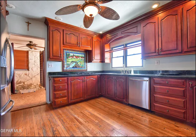 3rd image of 1104 Moore St, El Paso, TX 79902 | MLS# 940397