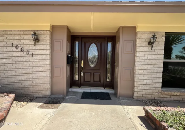 Photo 3 of Single family home for sale at 10601 Causeway Dr, El Paso, TX 79935 | MLS# 947106 | Listing updated on 2026-08-31