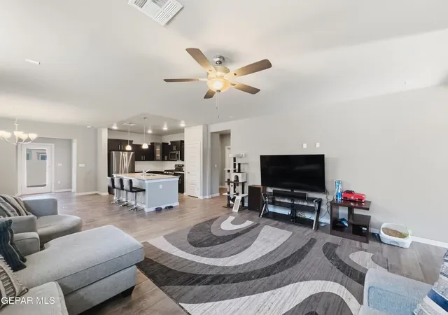 5th image of 13721 Flora Vista Ave, Horizon City, TX 79928 | MLS# 940867