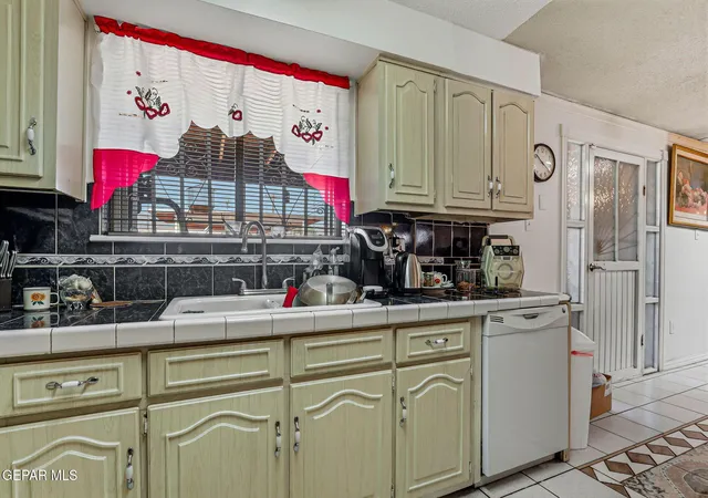 Photo 4 of Sale Pending at 10557 Warren St, El Paso, TX 79924 | MLS# 941039 | Listing updated on 2026-09-16