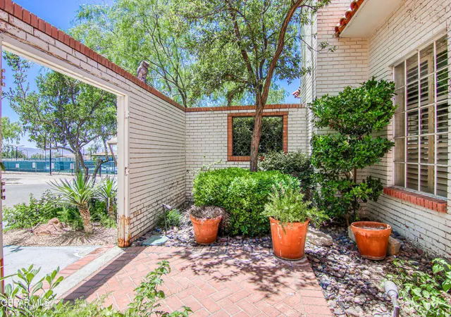 Photo 3 of Single family home for sale at 6041 Torrey Pines Dr, El Paso, TX 79912 | MLS# 941545 | Listing updated on 2026-09-19