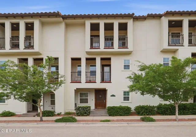 Photo 3 of Townhouse for sale at 472 Vin Benicarlo Pl, El Paso, TX 79912 | MLS# 945717 | Listing updated on 2026-07-30
