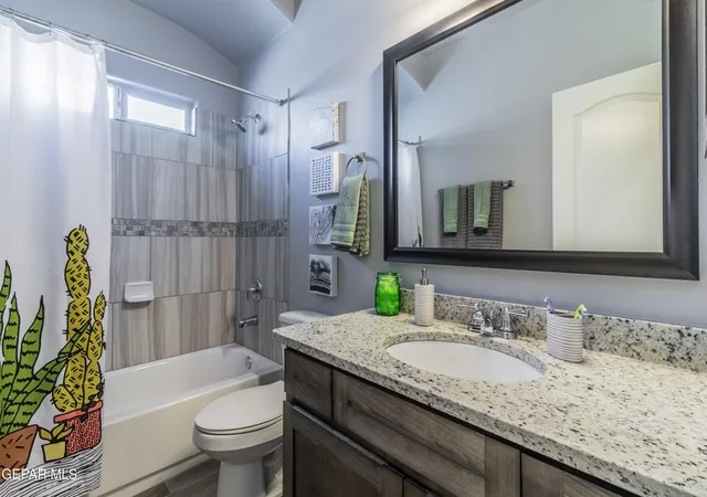 Photo 3 of Single family home for sale at 305 Emerald Air Pl, Horizon City, TX 79928 | MLS# 942243 | Listing updated on 2026-09-09