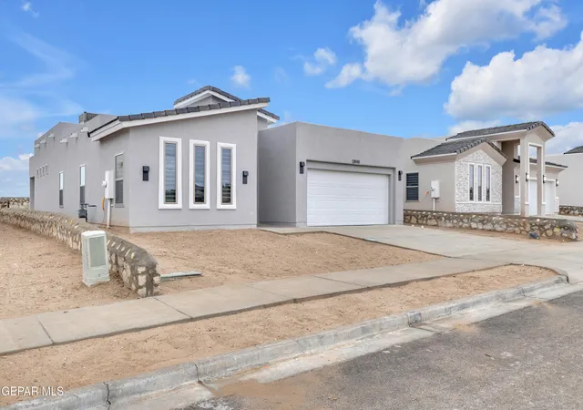 Photo 3 of Single family home for sale at 858 Harpendem Dr, Horizon City, TX 79928 | MLS# 942963 | Listing updated on 2026-06-18