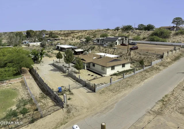 2nd image of 943 Quail Mesa Dr, El Paso, TX 79927 | MLS# 943505