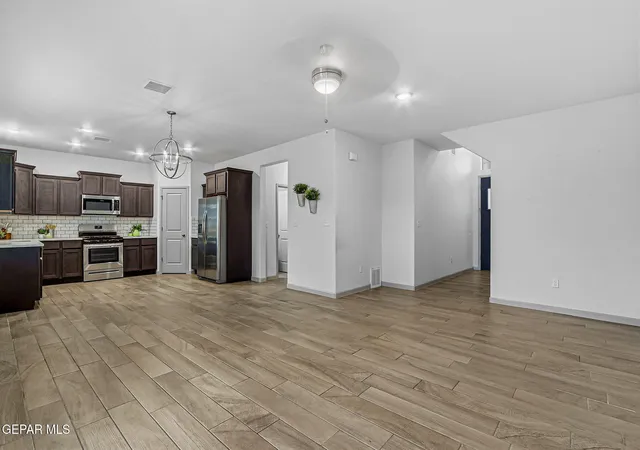 Photo 3 of Single family home for sale at 7775 Enchanted View Dr, El Paso, TX 79911 | MLS# 943596 | Listing updated on 2026-09-20