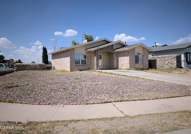 Photo 2 of Sale Pending at 9127 Bur Oak Cir, El Paso, TX 79907 | MLS# 943610 | Listing updated on 2026-08-21