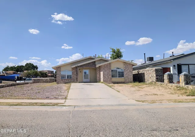 Photo 3 of Sale Pending at 9127 Bur Oak Cir, El Paso, TX 79907 | MLS# 943610 | Listing updated on 2026-08-21