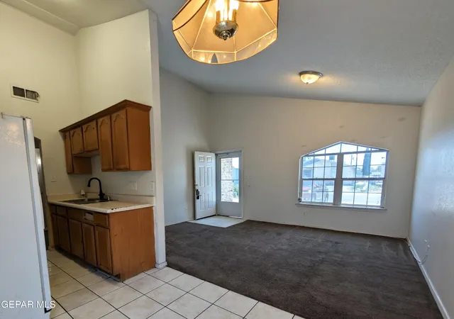 Photo 4 of Sale Pending at 9127 Bur Oak Cir, El Paso, TX 79907 | MLS# 943610 | Listing updated on 2026-08-21