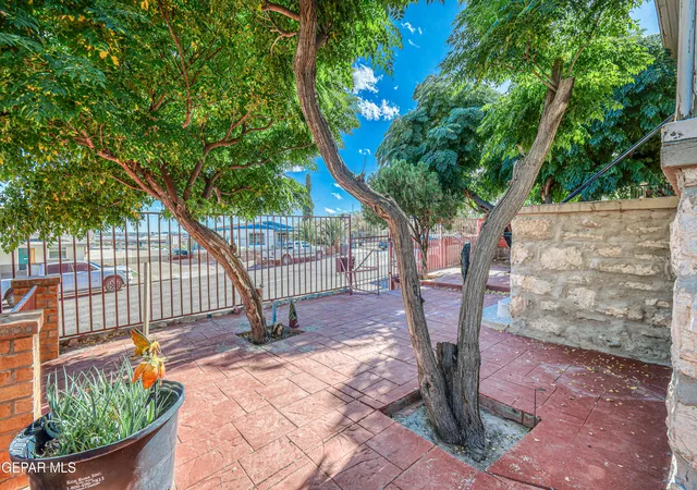Photo 3 of Single family home for sale at 1805 Arizona Ave, El Paso, TX 79902 | MLS# 943670 | Listing updated on 2026-09-20