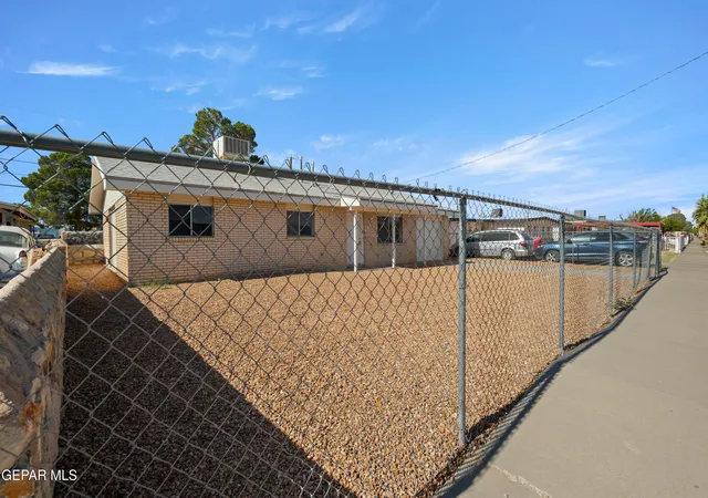 Photo 3 of Sale Pending at 249 Mecca Dr, El Paso, TX 79907 | MLS# 943955 | Listing updated on 2026-09-11