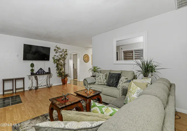 Photo 4 of Sale Pending at 1135 Cuba Dr, El Paso, TX 79915 | MLS# 944521 | Listing updated on 2026-07-01