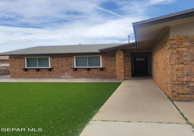 Photo 3 of Single family home for sale at 9204 Igoe Pl, El Paso, TX 79924 | MLS# 944441 | Listing updated on 2026-09-01