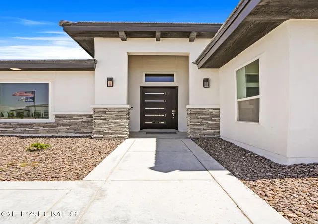 Photo 3 of Single family home for sale at 352 Emerald Tree Ln, Horizon City, TX 79928 | MLS# 944240 | Listing updated on 2026-09-12