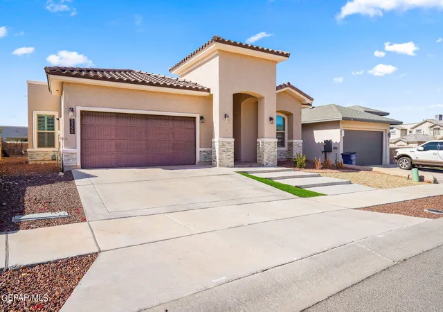 Photo 3 of Sale Pending at 2195 Enchanted Crst Dr, El Paso, TX 79911 | MLS# 944911 | Listing updated on 2026-09-06