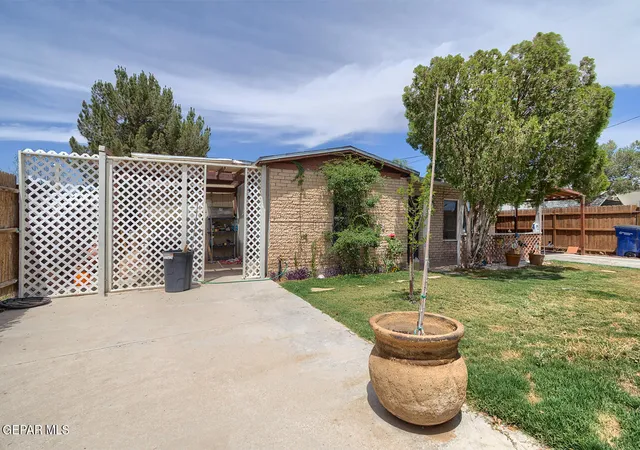 Photo 4 of Sale Pending at 7233 Stiles Dr, El Paso, TX 79915 | MLS# 945110 | Listing updated on 2026-09-03