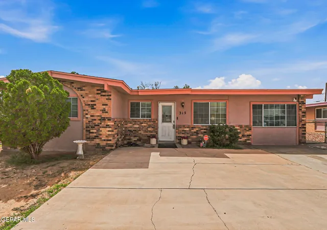 Photo 3 of Sale Pending at 315 Valley Fair Way, El Paso, TX 79907 | MLS# 945190 | Listing updated on 2026-09-13