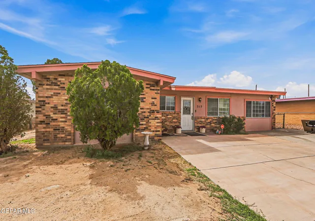 Photo 3 of Sale Pending at 315 Valley Fair Way, El Paso, TX 79907 | MLS# 945190 | Listing updated on 2026-09-13