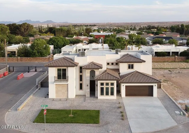 Photo 3 of Single family home for sale at 820 W Gate Dr, El Paso, TX 79932 | MLS# 945353 | Listing updated on 2026-09-14