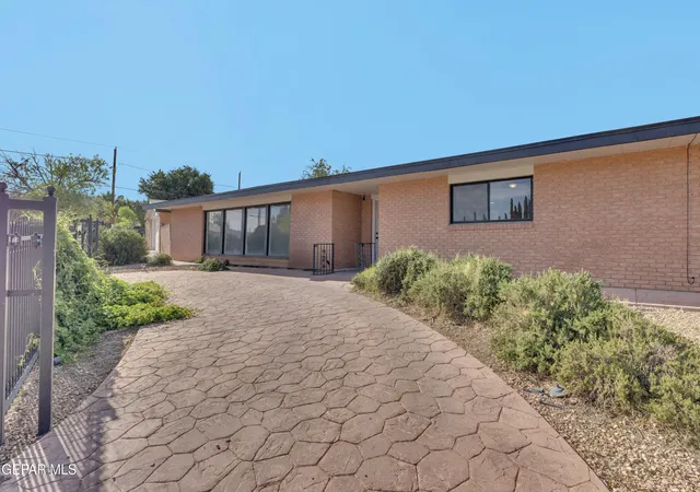 Photo 3 of Sale Pending at 1601 Raynolds St, El Paso, TX 79903 | MLS# 945940 | Listing updated on 2026-10-06