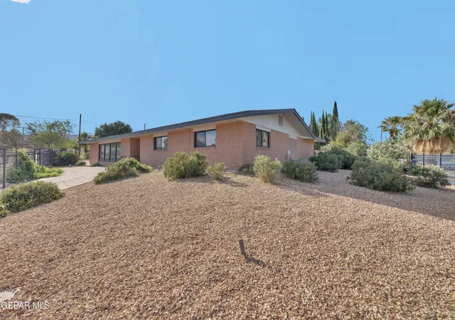Photo 3 of Sale Pending at 1601 Raynolds St, El Paso, TX 79903 | MLS# 945940 | Listing updated on 2026-10-06