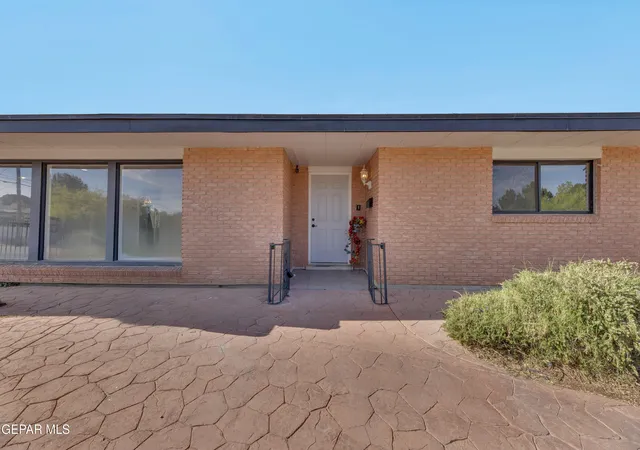 Photo 4 of Sale Pending at 1601 Raynolds St, El Paso, TX 79903 | MLS# 945940 | Listing updated on 2026-10-06